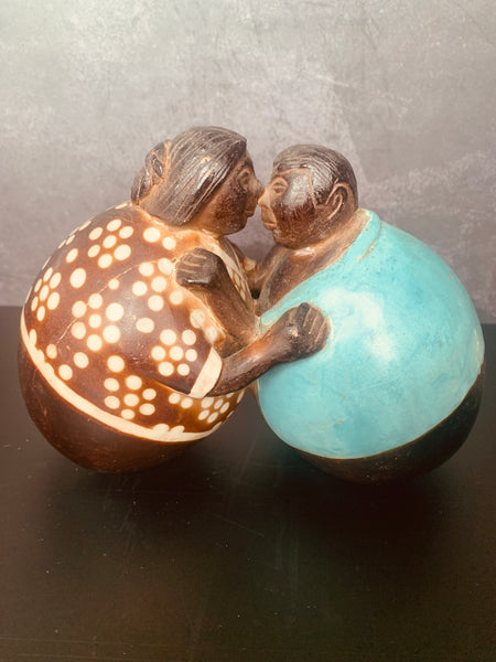 Chulucana kissing couple